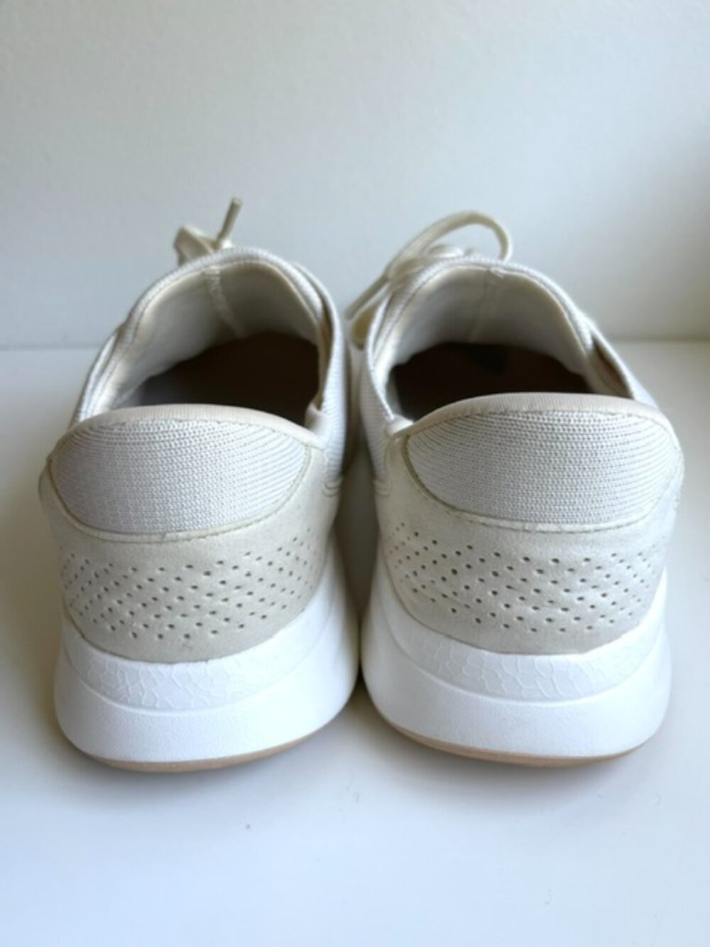 Kizik Lima Sneaker in White Creme | Size 8.5 - Picture 4 of 6